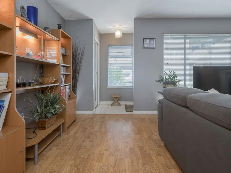 109-10308 155a Street, Surrey, BC, V3R 4K5 - 5