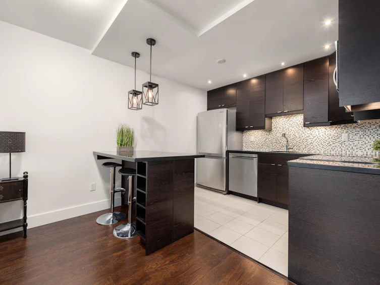 305-145 St Georges Avenue, North Vancouver, BC, V7L 3G8 - 3