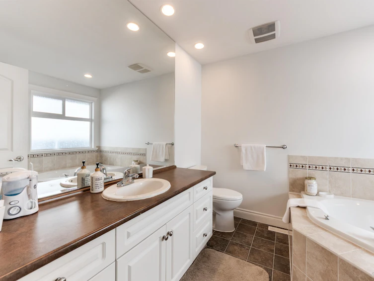 6631 192a Street, Surrey, BC, V4N 0B9 - 17