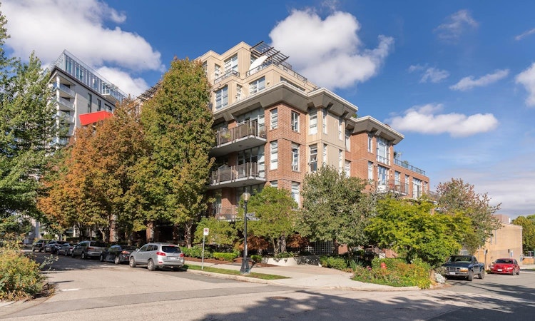 208-2635 Prince Edward Street