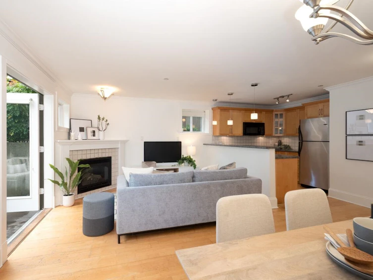 316 W 14th Avenue, Vancouver, BC, V5Y 1X4 - 3