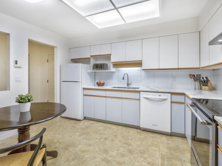 102-501 Cochrane Avenue, Coquitlam, BC, V3J 7W5 - 5