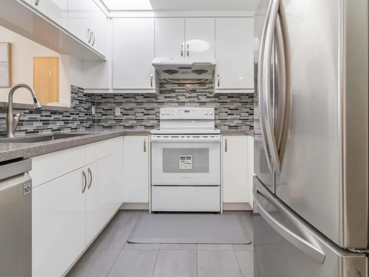 302-8120 Bennett Road, Richmond, BC, V6Y 1N5 - 7