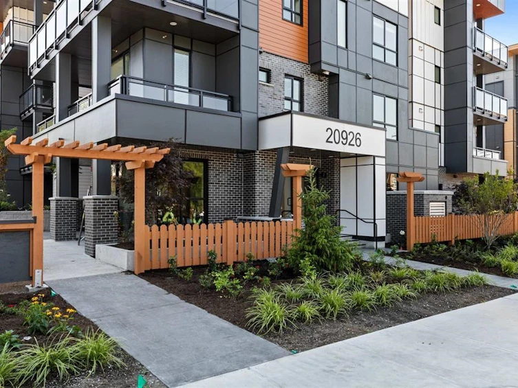 204-20926 83 Avenue, Langley, BC, V2Y 3Y9 - 2