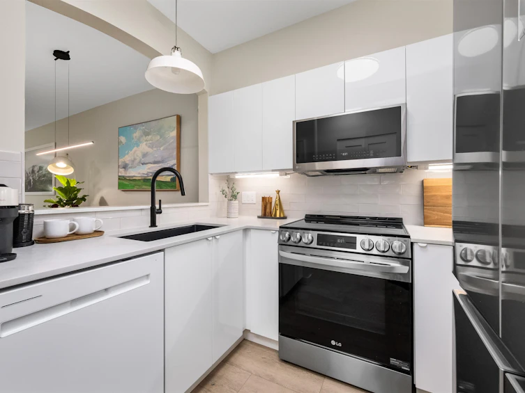 210-3608 Deercrest Drive, North Vancouver, BC, V7G 2S8 - 11