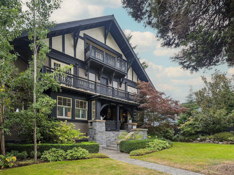 745 Grand Boulevard, North Vancouver, BC, V7L 3W3