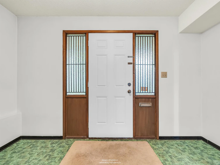 85 W 63rd Avenue, Vancouver, BC, V5X 2H7 - 2