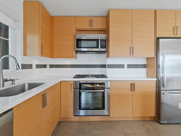 307-4710 Hastings Street, Burnaby, BC, V5C 2K7 - 9