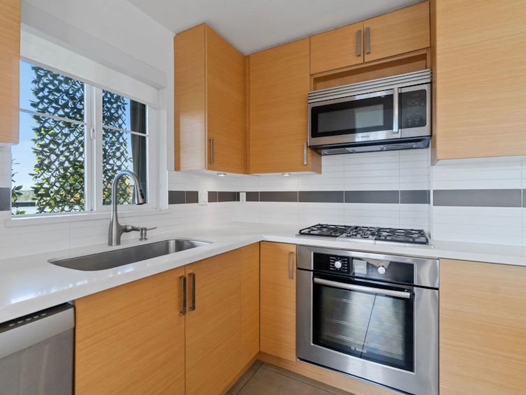 307-4710 Hastings Street, Burnaby, BC, V5C 2K7 - 3