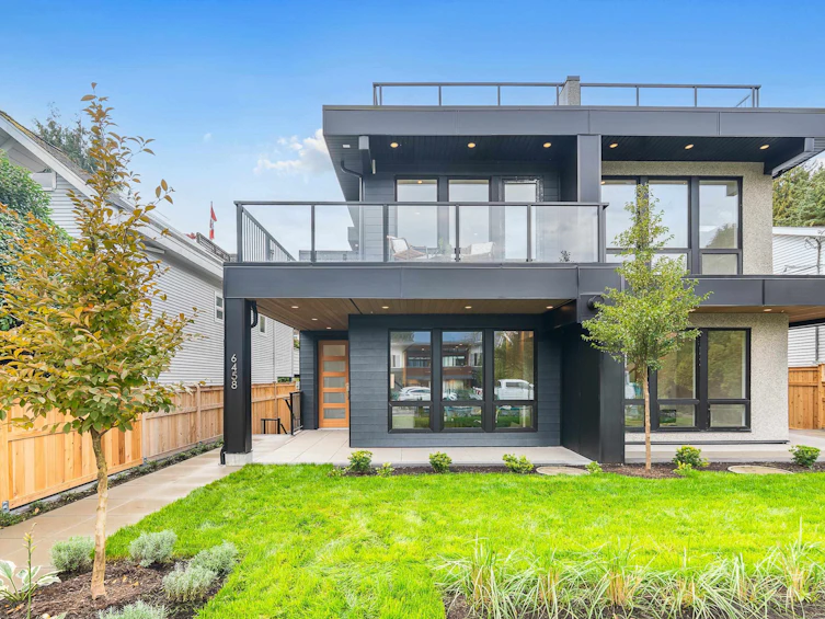 6458 Bruce Street, West Vancouver, BC, V7W 2G6