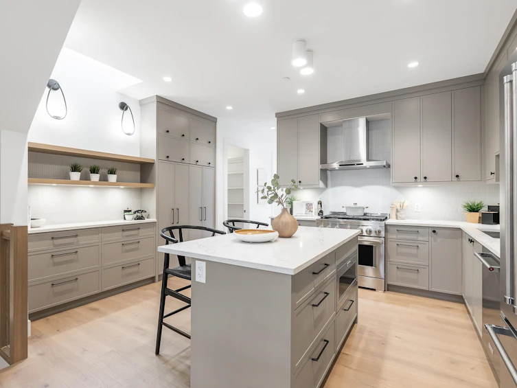 6458 Bruce Street, West Vancouver, BC, V7W 2G6 - 6