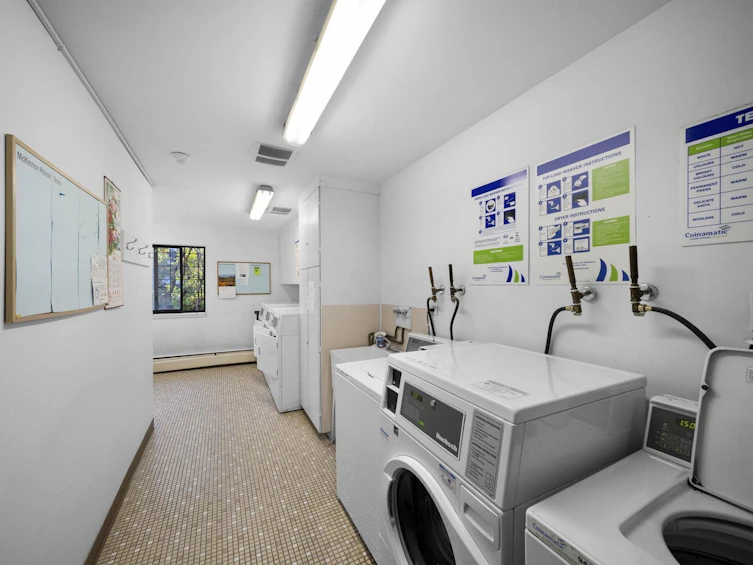 337-340 W 3rd Street, North Vancouver, BC, V7M 1G4 - 34