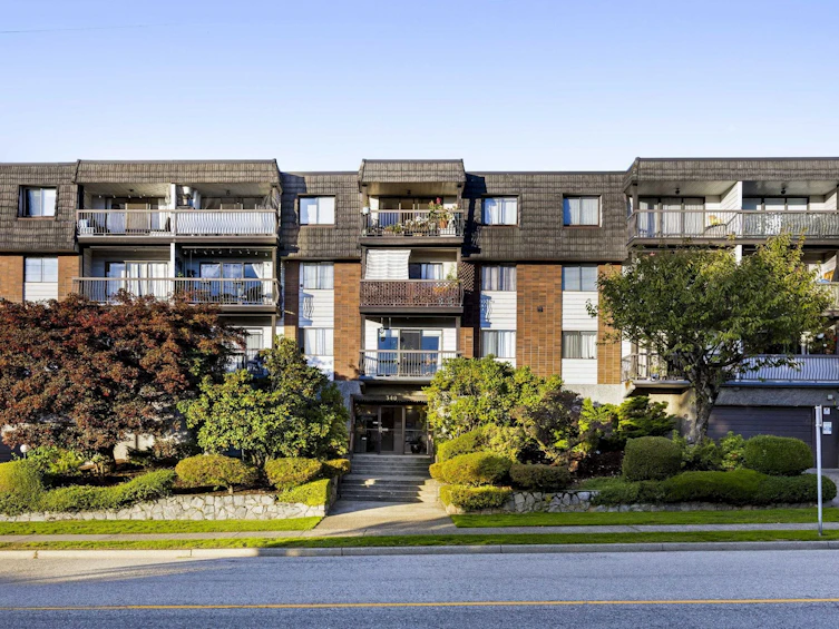 337-340 W 3rd Street, North Vancouver, BC, V7M 1G4 - 2