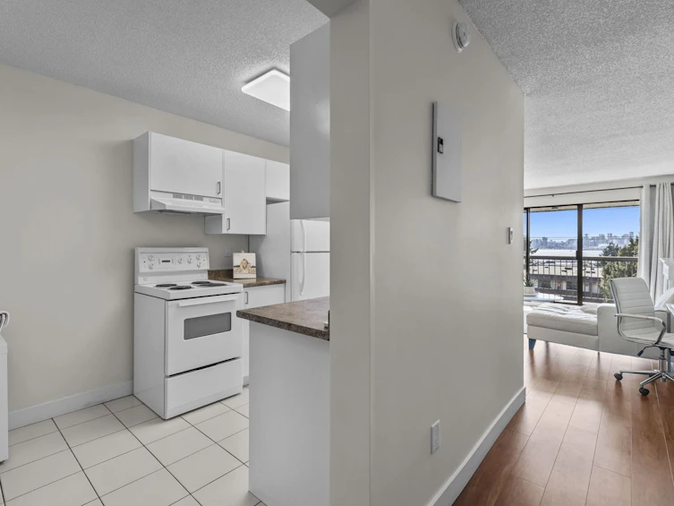 337-340 W 3rd Street, North Vancouver, BC, V7M 1G4 - 5