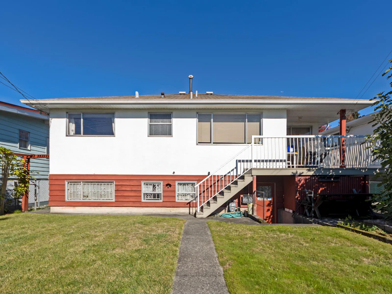 2716 E 49th Avenue, Vancouver BC V5S 1K1