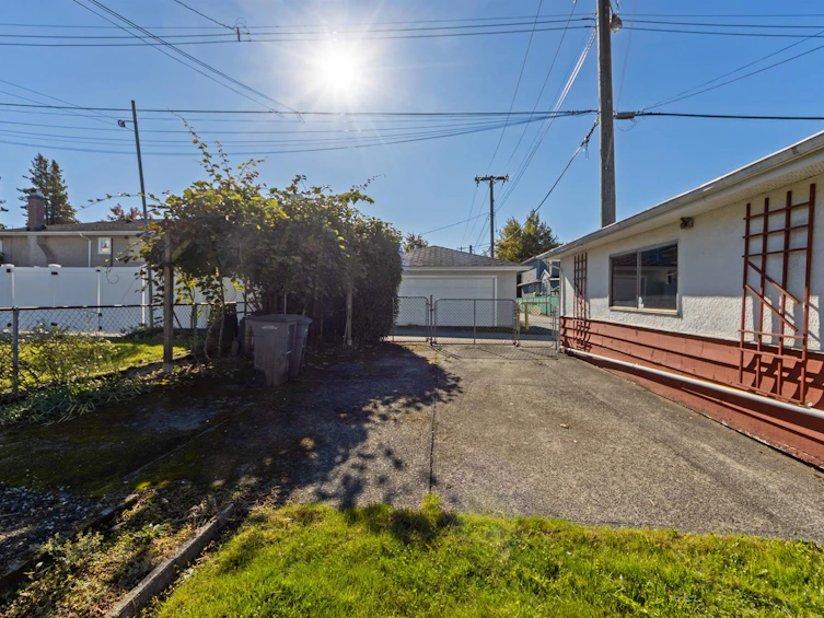 2716 E 49th Avenue, Vancouver, BC, V5S 1K1 - 29