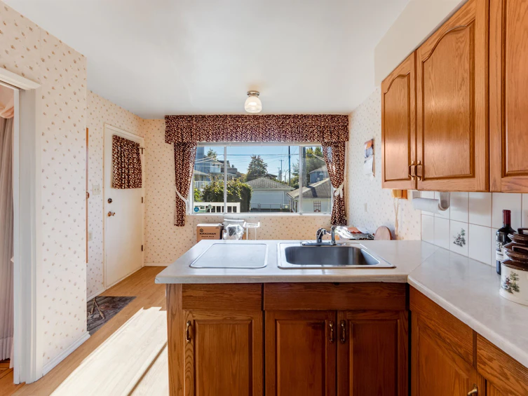 2716 E 49th Avenue, Vancouver, BC, V5S 1K1 - 12