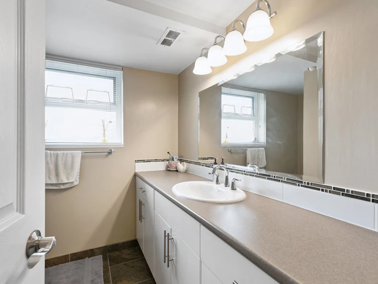 1141 Marsden Court, Burnaby, BC, V5A 3K2 - 24