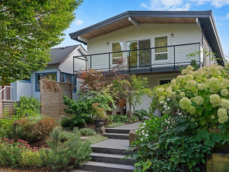 466 E 37th Avenue, Vancouver, BC, V5W 1E9 - 37