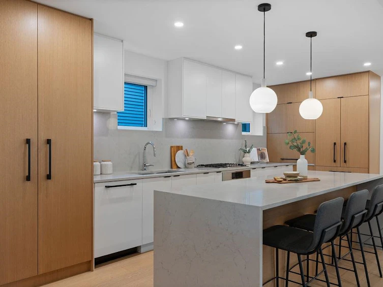 466 E 37th Avenue, Vancouver, BC, V5W 1E9 - 2