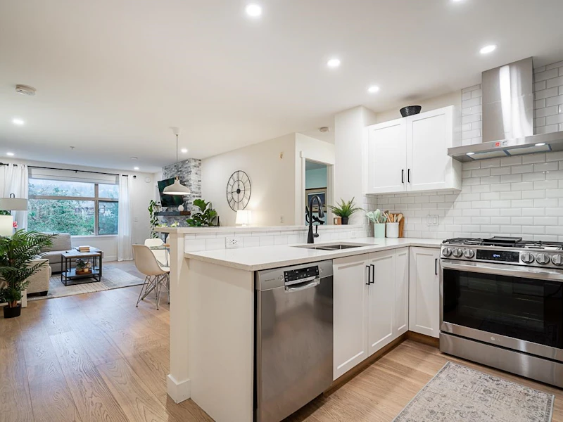 201 - 500 Klahanie Drive, Port Moody BC V3H 5L1