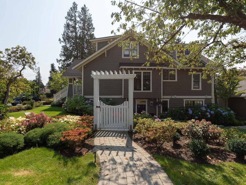 1202 Jefferson Avenue, West Vancouver BC