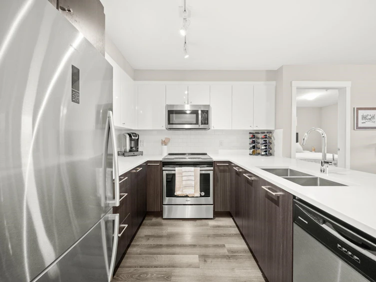 212-2525 Clarke Street, Port Moody, BC, V3H 0J3 - 10