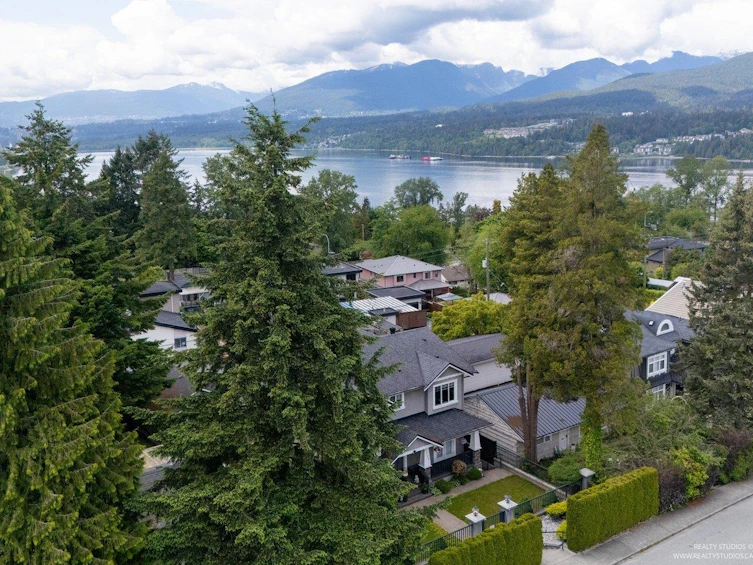 7227 Barnet Road, Burnaby, BC, V5A 1E3 - 3