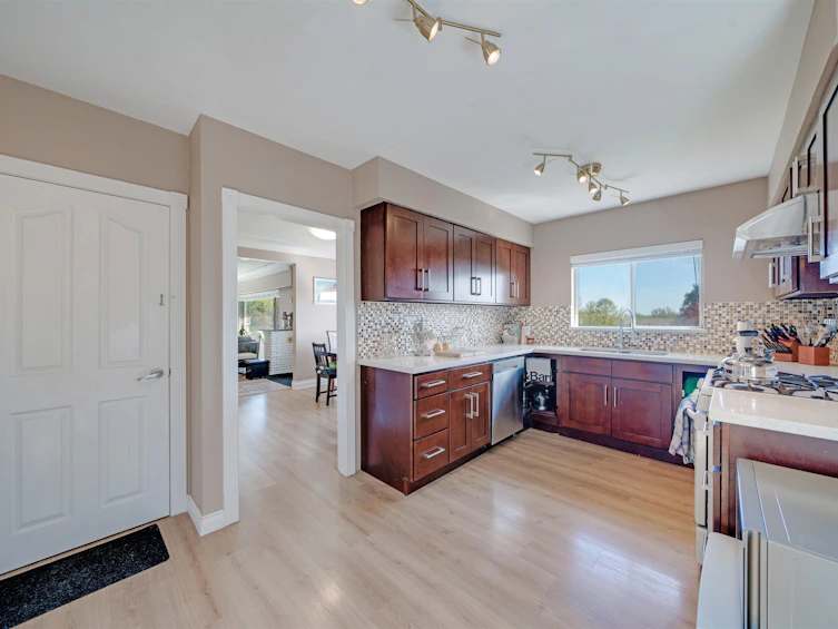 4599 Sunland Place, Burnaby, BC, V5J 3A3 - 6