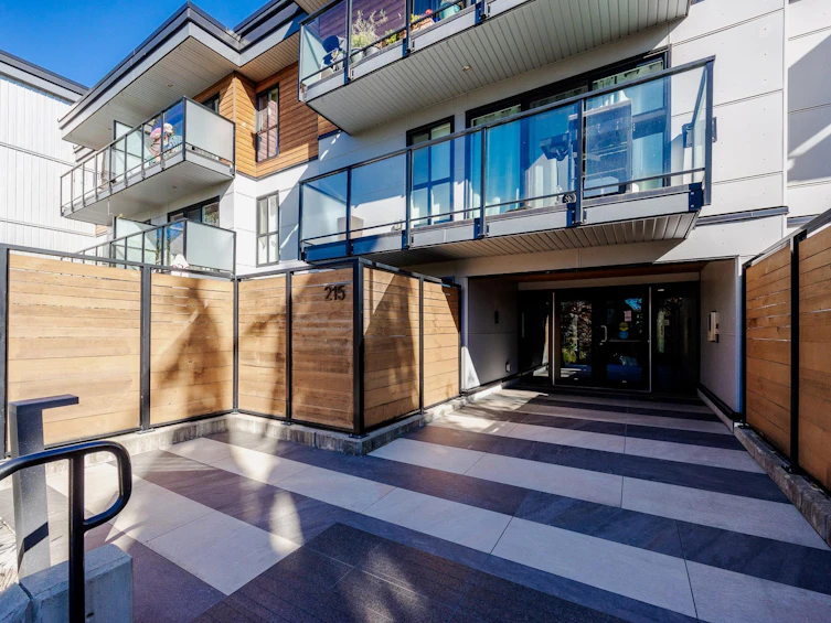 #213-215 Mowat Street, New Westminster, BC, V3M 4P1 - 2