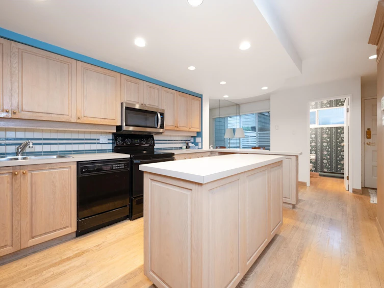 4083 Parkway Drive, Vancouver, BC, V6L 3C9 - 9