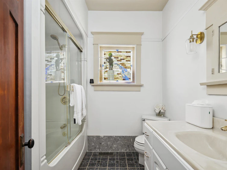 4190 W 11th Avenue, Vancouver, BC, V6R 2L6 - 8