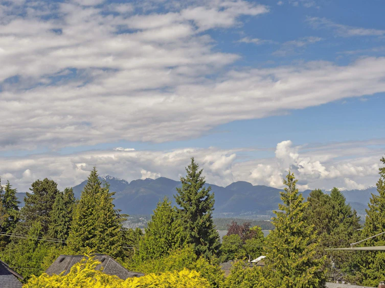 4190 W 11th Avenue, Vancouver, BC, V6R 2L6 - 2