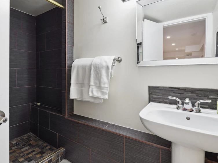 4190 W 11th Avenue, Vancouver, BC, V6R 2L6 - 11