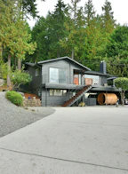 482 Elphinstone Avenue
