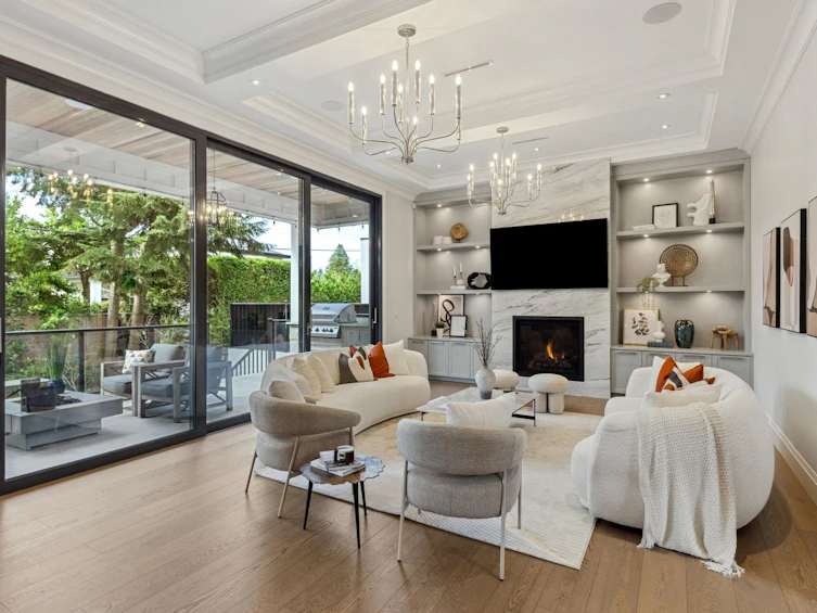 939 Forest Hills Drive, North Vancouver, BC, V7R 1M9 - 3
