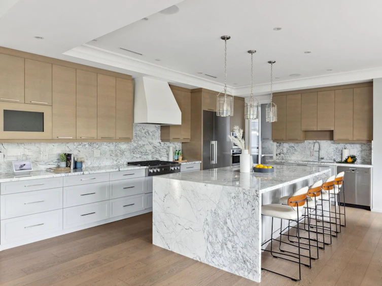 939 Forest Hills Drive, North Vancouver, BC, V7R 1M9 - 8