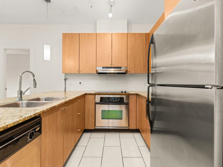 218-15322 101 Avenue, Surrey, BC, V3R 4G9 - 4