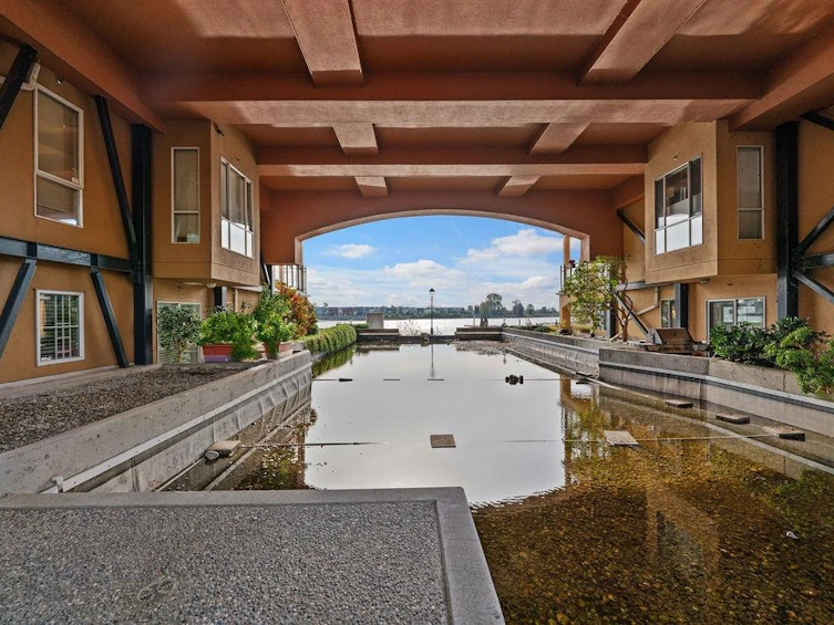 111-6 Renaissance Square, New Westminster, BC, V3M 6N8 - 30