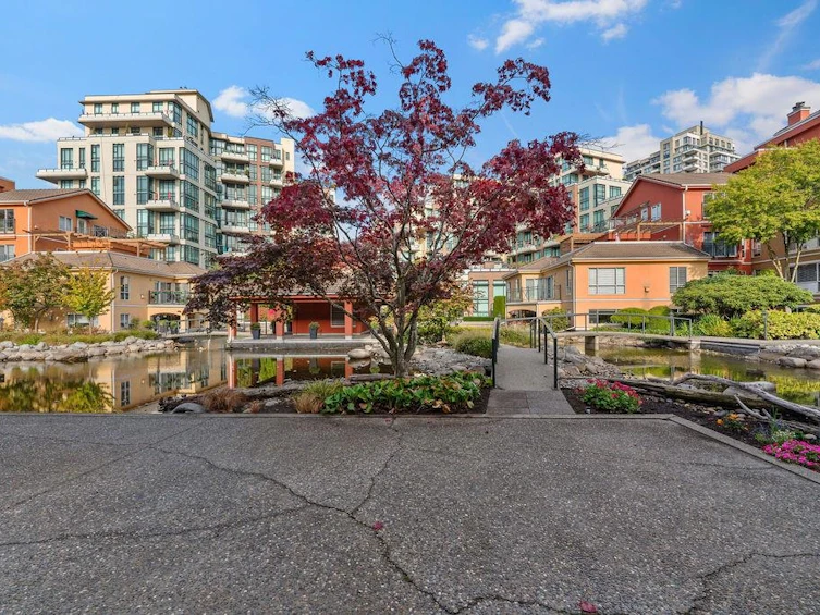 111-6 Renaissance Square, New Westminster, BC, V3M 6N8 - 32