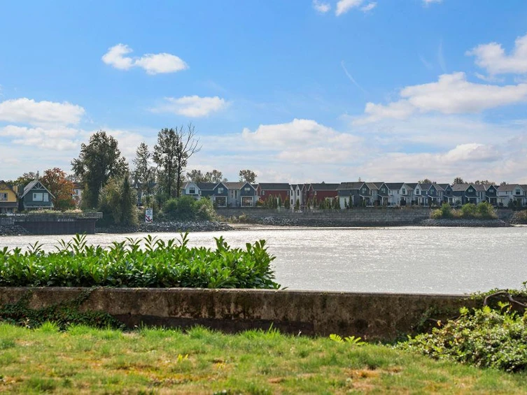 111-6 Renaissance Square, New Westminster, BC, V3M 6N8 - 26