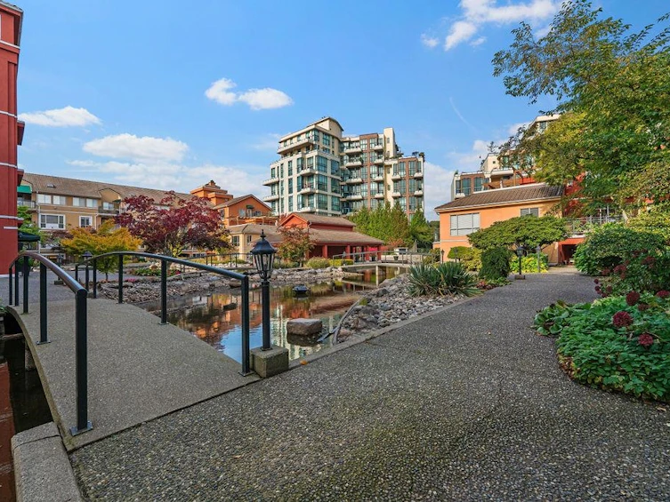 111-6 Renaissance Square, New Westminster, BC, V3M 6N8 - 31