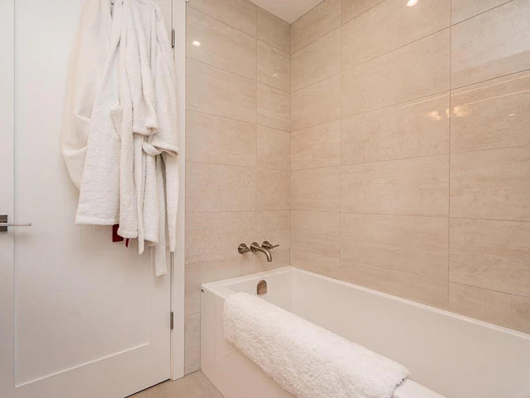 102-1205 Harold Road, North Vancouver, BC, V7K 1G5 - 17