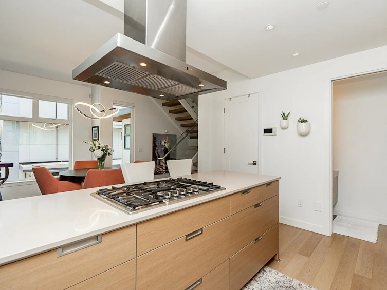 102-1205 Harold Road, North Vancouver, BC, V7K 1G5 - 11