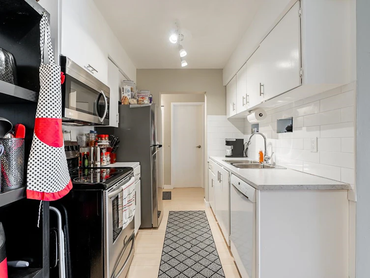 402-1945 Woodway Place, Burnaby, BC, V5B 4S4 - 12