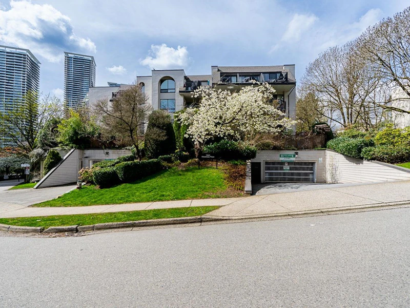 402 - 1945 Woodway Place, Burnaby BC V5B 4S4