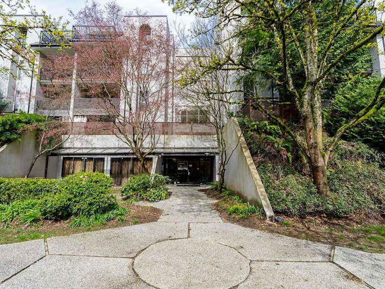 402-1945 Woodway Place, Burnaby, BC, V5B 4S4 - 3