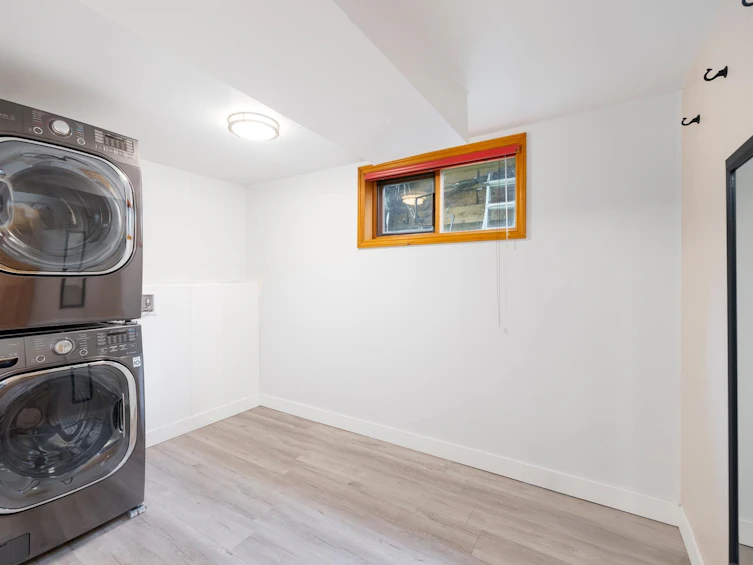 1561 Merlynn Crescent, North Vancouver, BC, V7J 2X9 - 25