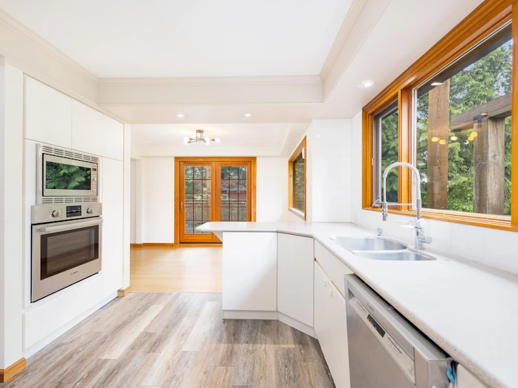 1561 Merlynn Crescent, North Vancouver, BC, V7J 2X9 - 10