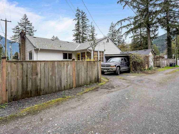 404 Birch Street, Cultus Lake, BC, V2R 4Z3 - 36